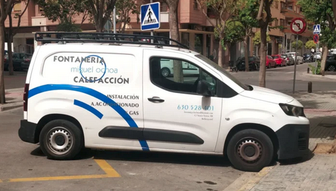 Furgoneta de trabajo de Miguel Ochoa Reformas
